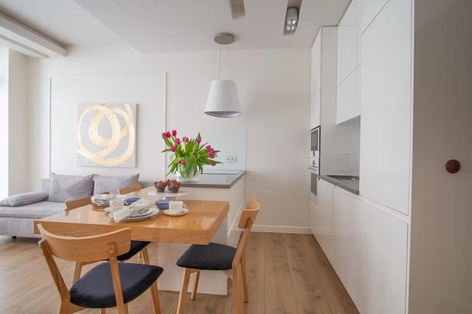 Kitchen or kitchenette, Living room, Seating area, Dining area