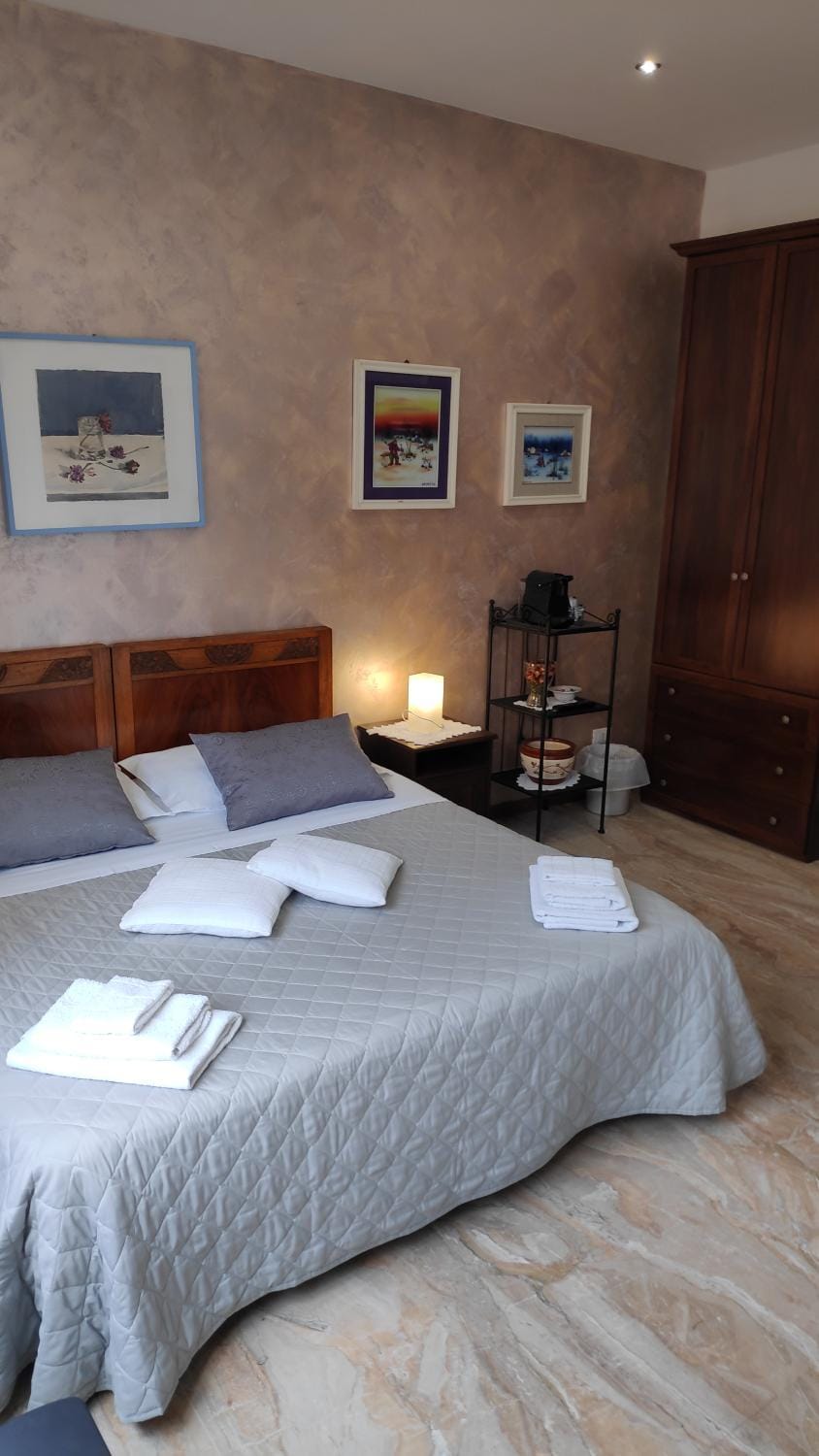 Bed & Breakfast CENTRALE Bed and Breakfast in Bologna