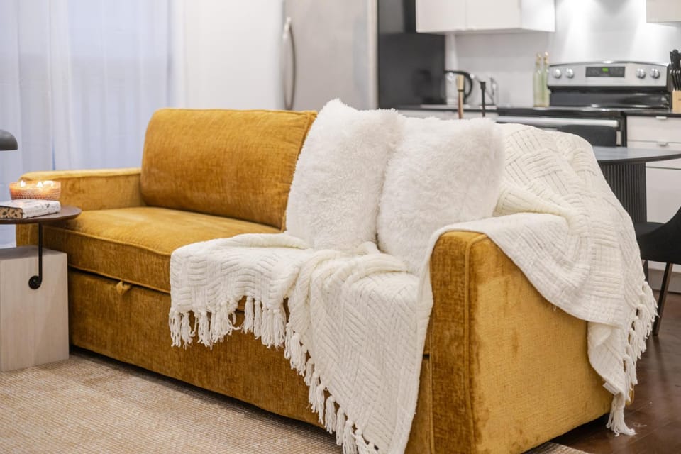 Communal lounge/ TV room, Kitchen or kitchenette, Living room, Seating area, Communal kitchen