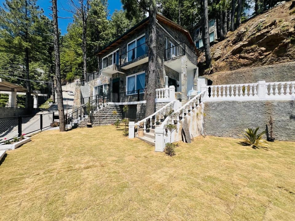 Property building, Natural landscape, Garden view