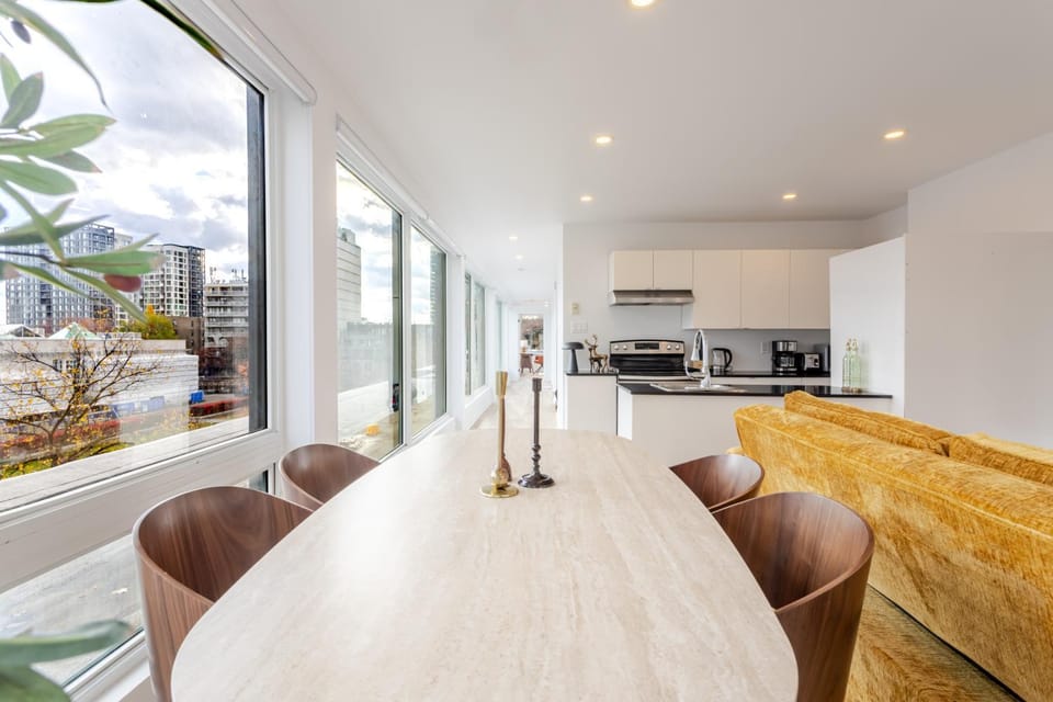 Living room, Seating area, Dining area, internet, kitchen