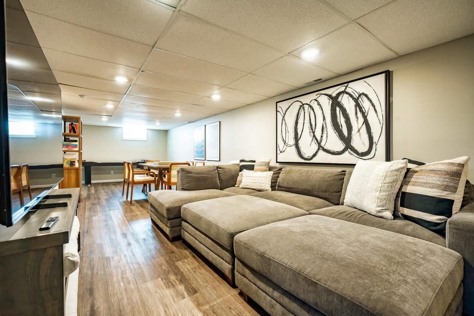Hot Tub - Fire Pit - Shuffleboard - Walk to Track - Family Friendly House in Indianapolis