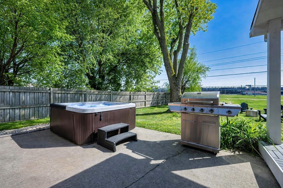 Hot Tub - Fire Pit - Shuffleboard - Walk to Track - Family Friendly House in Indianapolis