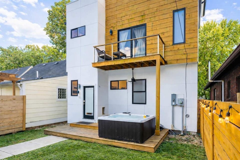 Modern Fountain Square Mansion with Hot Tub & Rooftop Patio- Family Friendly House in Indianapolis