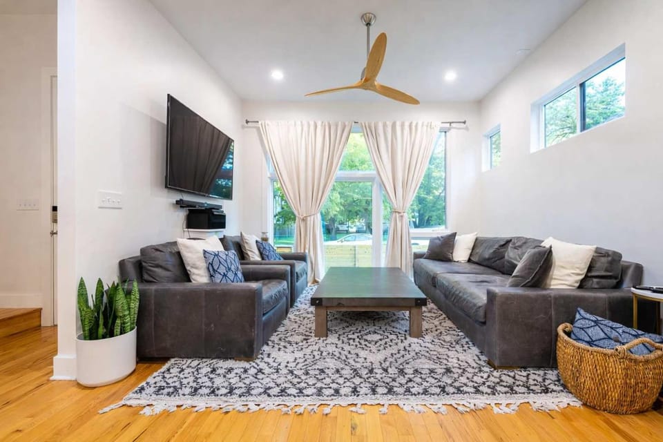 Modern Fountain Square Mansion with Hot Tub & Rooftop Patio- Family Friendly House in Indianapolis