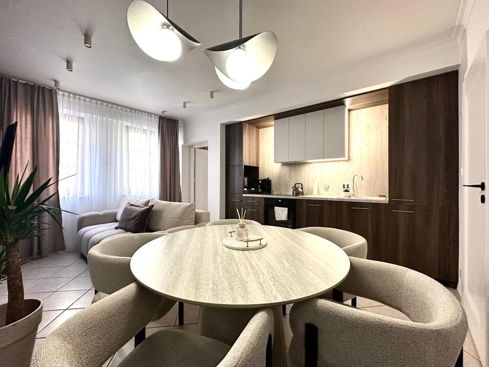 Więzienna 21C - Parking & Lift - 200m Main Square Apartment in Wroclaw