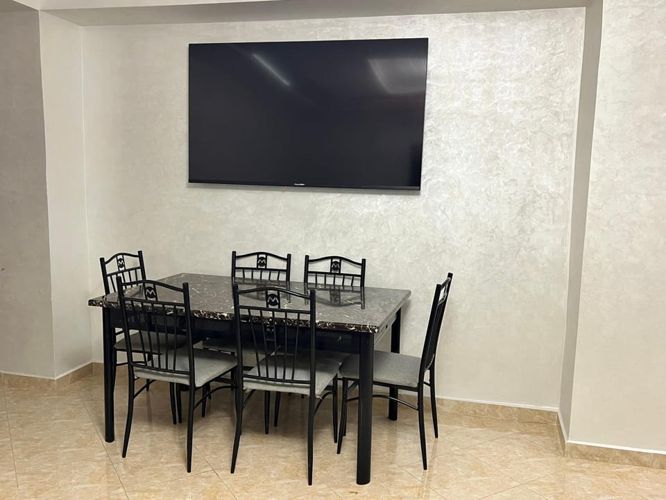Communal lounge/ TV room, TV and multimedia, Living room, Seating area, Dining area, Evening entertainment