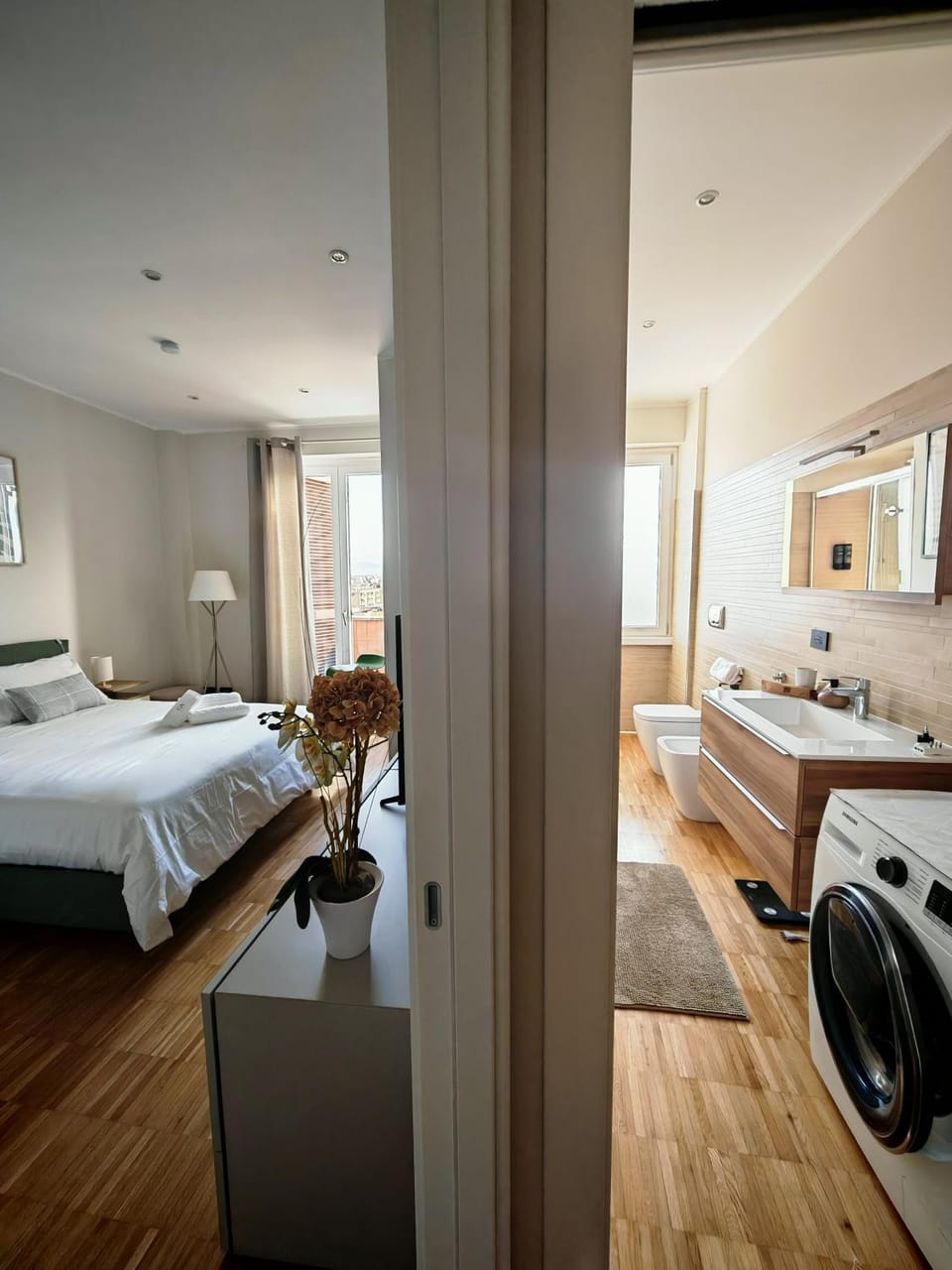 Bathroom, Photo of the whole room, washing machine