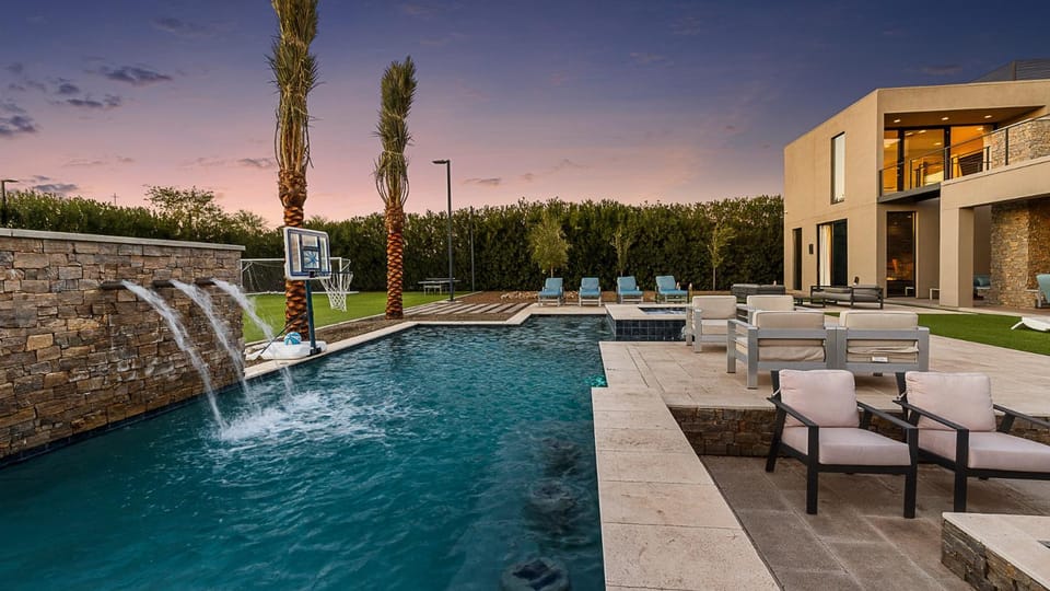 Pool view, Swimming pool, sunbed