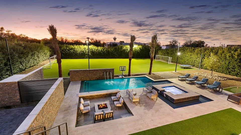 Garden, Garden view, Pool view, Swimming pool, sunbed
