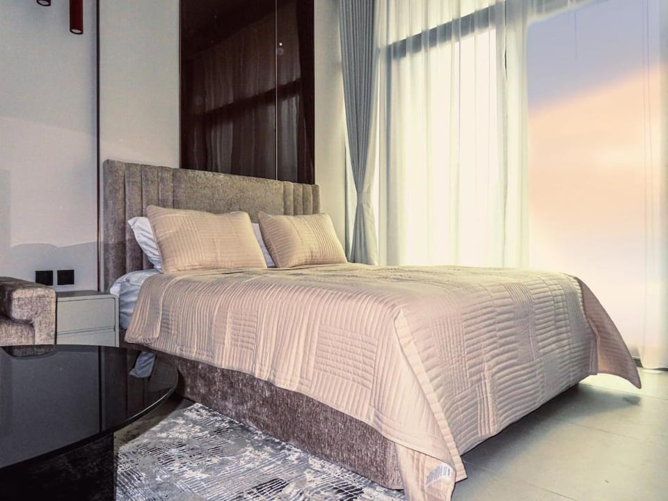 Stylish new apartment with Burj and Downtown views Apartment in Dubai