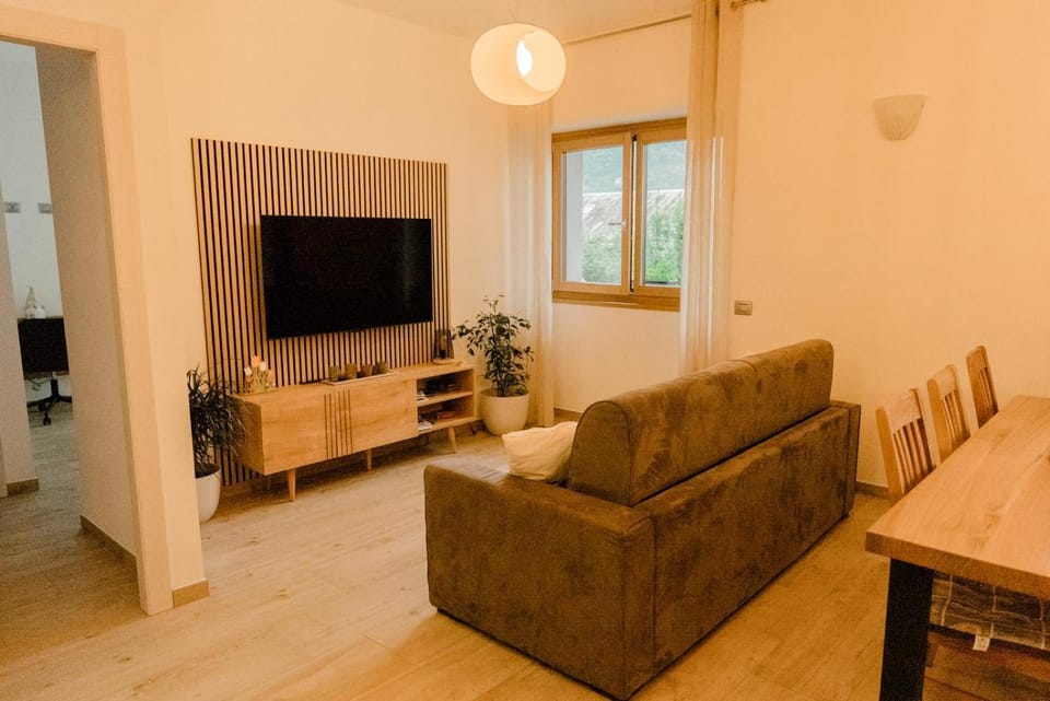 Day, TV and multimedia, Living room