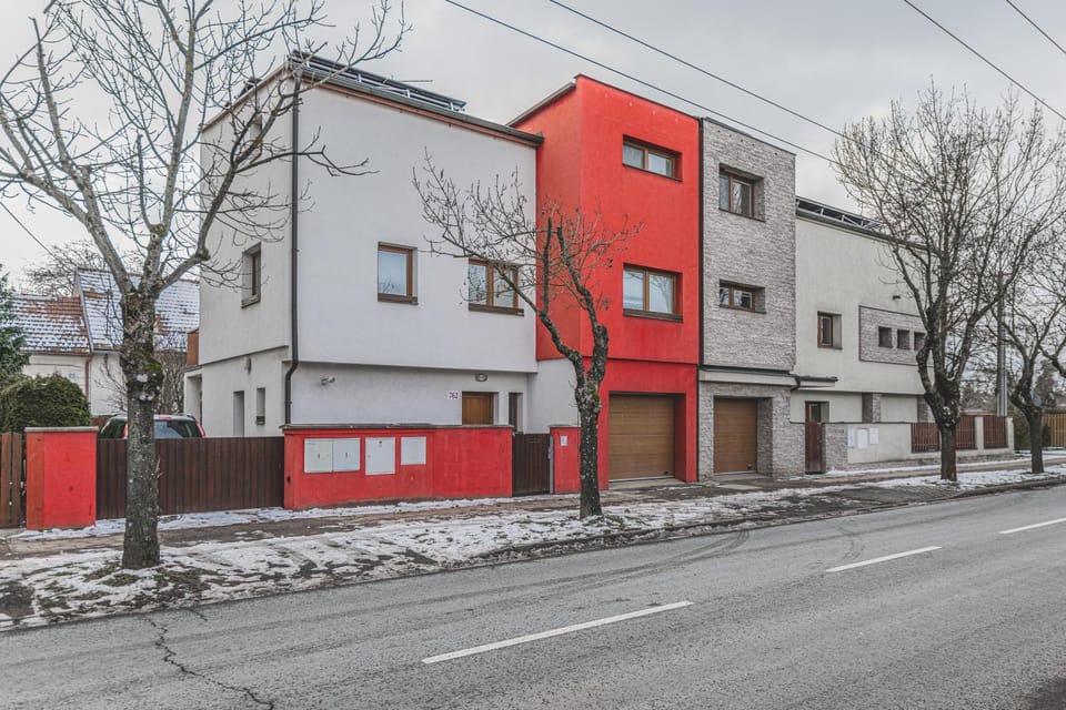 Property building, Day, Neighbourhood, Winter, Street view