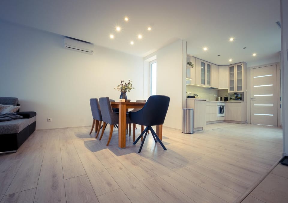 Kitchen or kitchenette, Dining area, kitchen