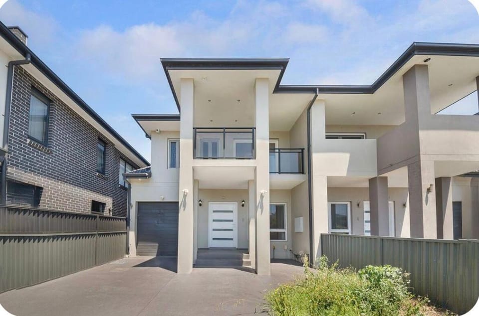 Lovely Duplex in Cabramatta West 4 bedrooms Apartment in Sydney