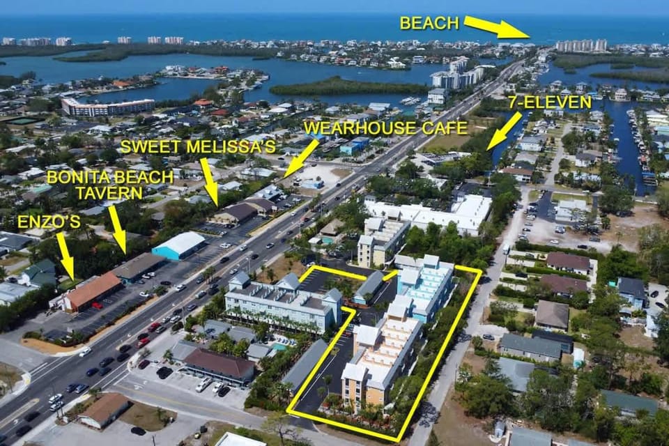 NEW Beach Studio with Queen Bed Inn in Bonita Springs
