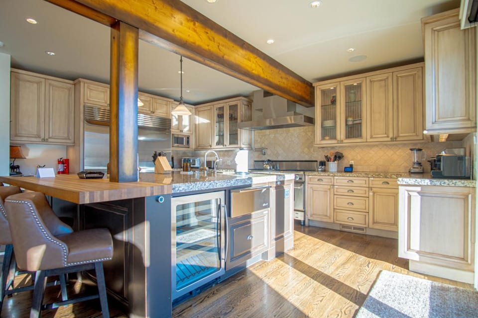 Kitchen or kitchenette, kitchen