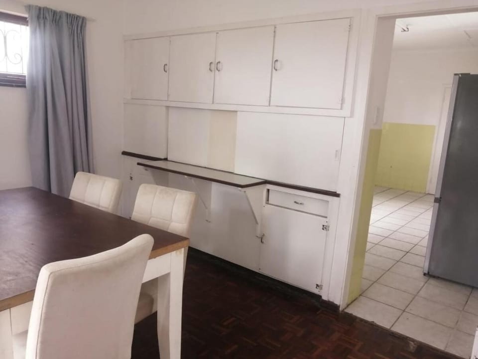 1047 St Mikes House - House in Margate