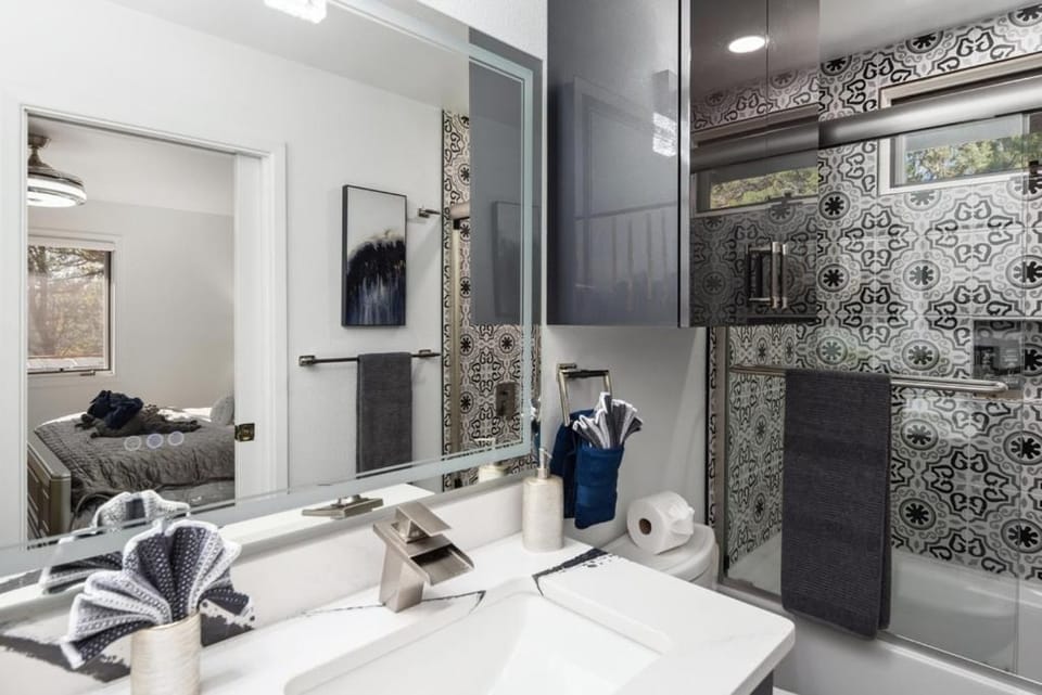 Bathroom, Bath