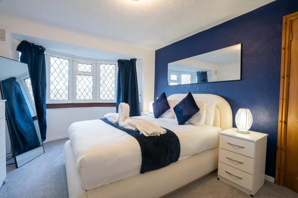 Bed, Photo of the whole room, Bedroom