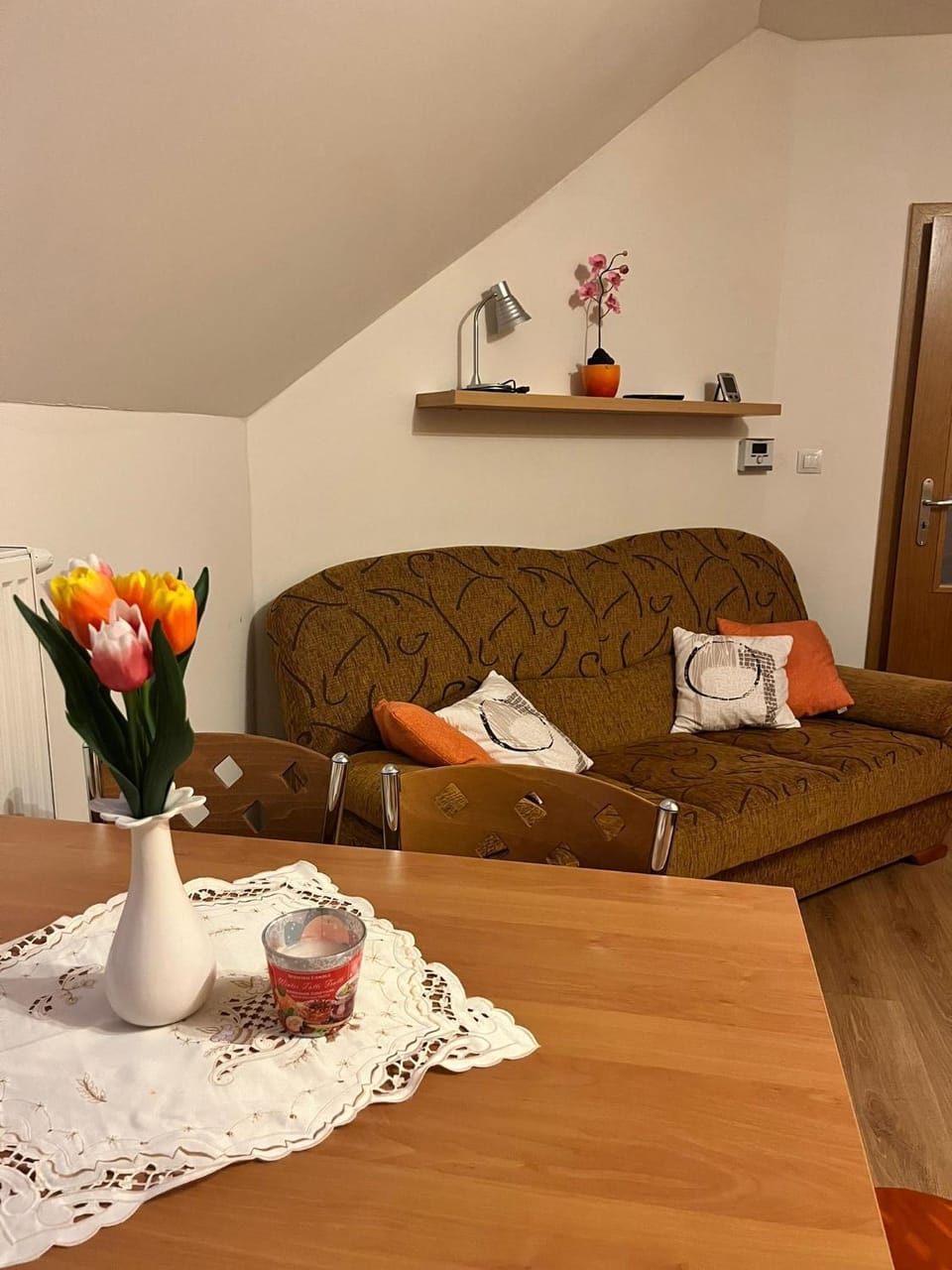 Kitchen or kitchenette, Seating area