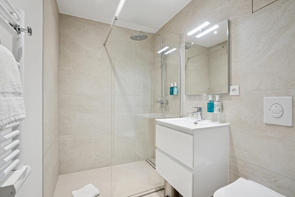 Shower, Bathroom