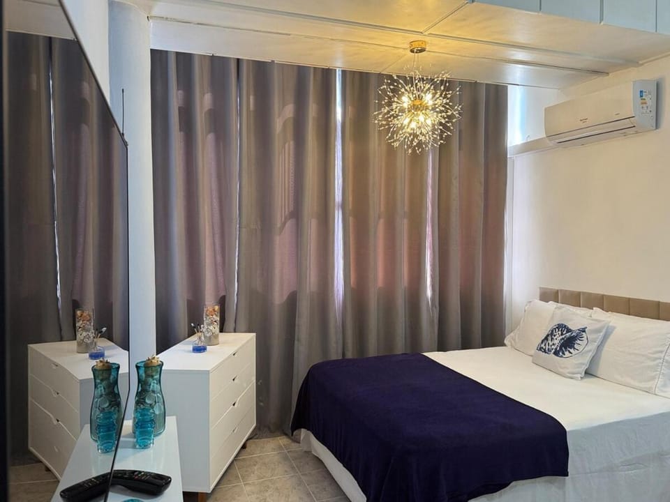 Bed, Photo of the whole room, Bedroom, air conditioner