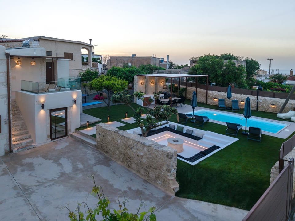 Property building, Seating area, Dining area, Swimming pool