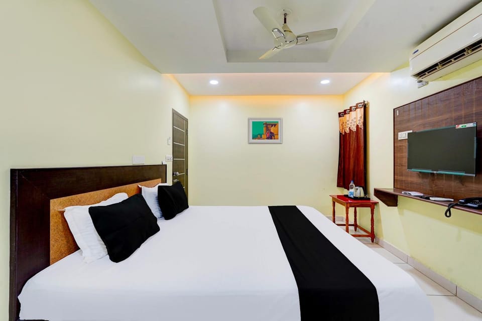 Hotel Mini Escape Perungalathur Hotel in Chennai