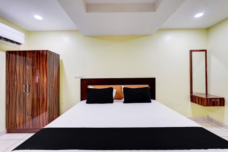 Hotel Mini Escape Perungalathur Hotel in Chennai