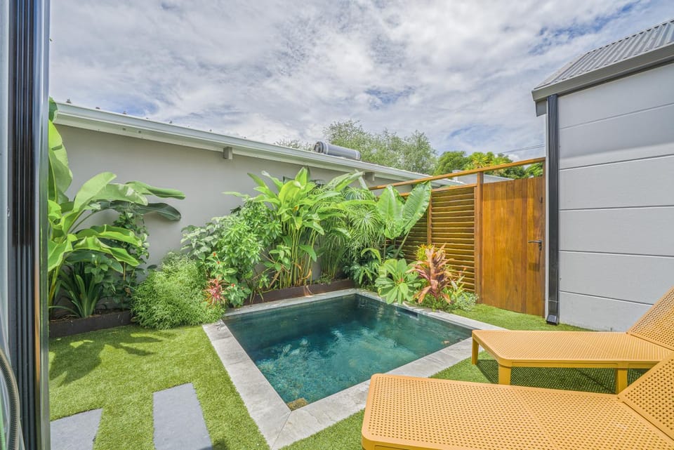 Property building, Swimming pool