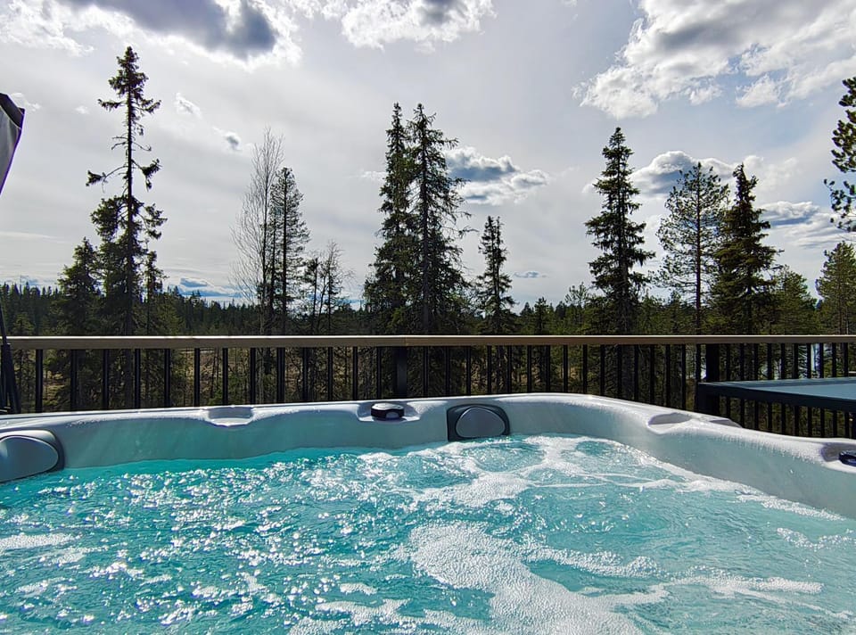 Patio, Patio, Natural landscape, Hot Tub, Hot Tub, Balcony/Terrace, Balcony/Terrace, Pool view, Entertainment, Entertainment