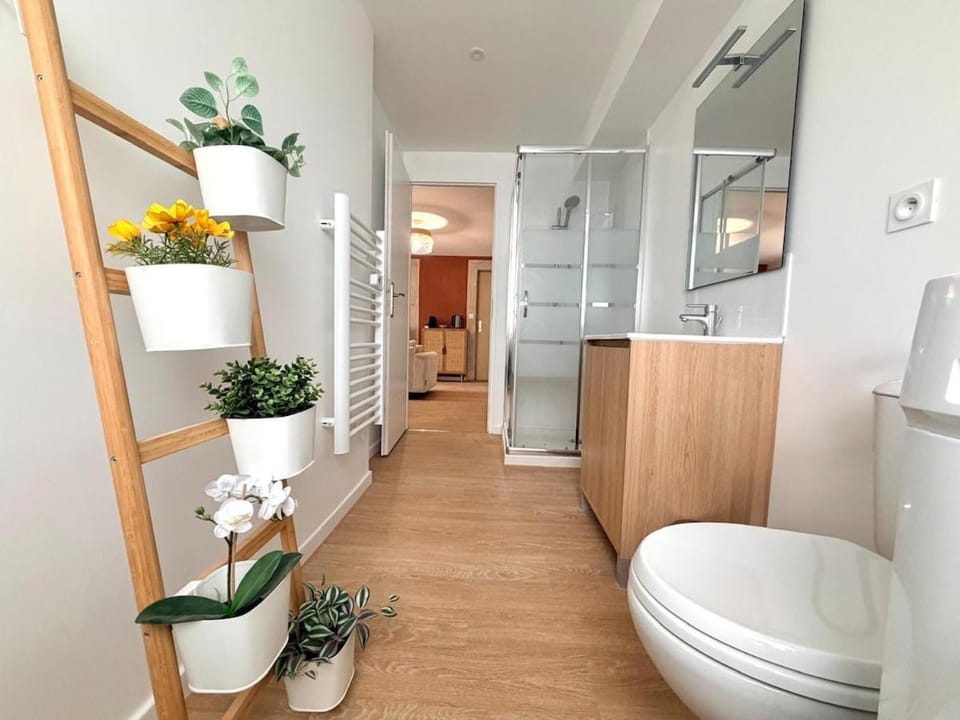 Shower, Toilet, Bathroom