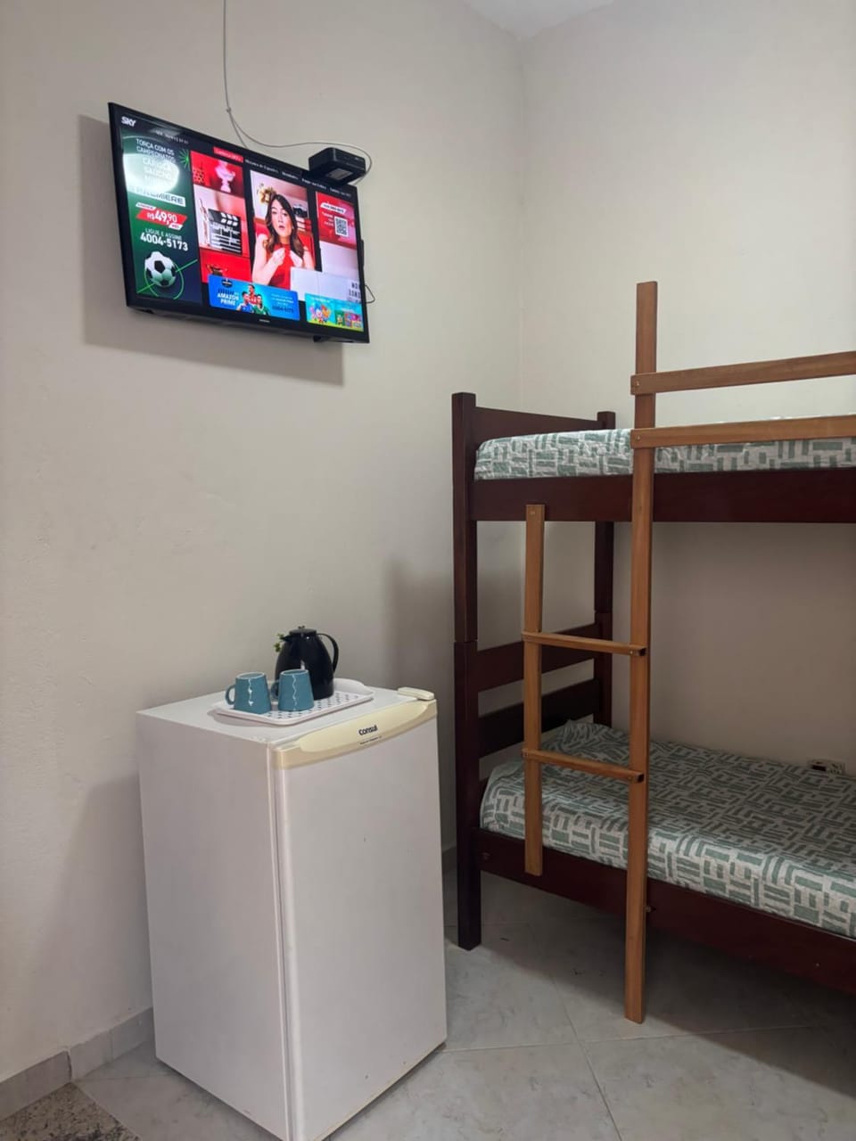 Bed, TV and multimedia, Evening entertainment, Bedroom, bunk bed
