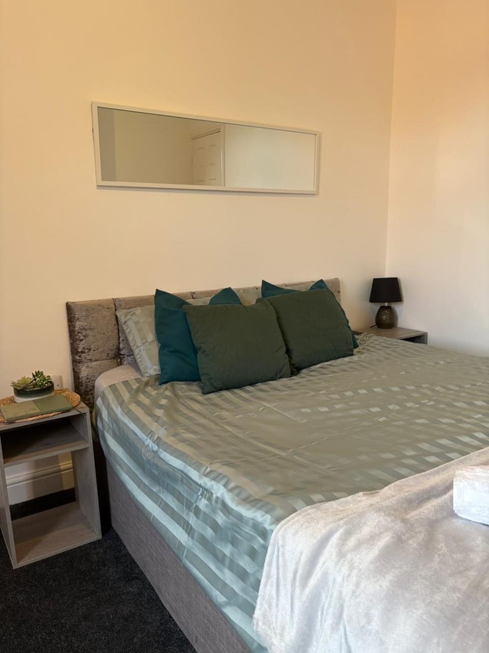 Ideal for contractors - Monthly stays welcome - Bills included House in Boston