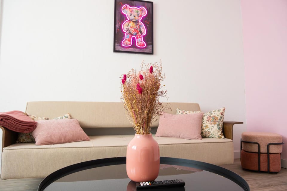 Living room, Decorative detail, Seating area