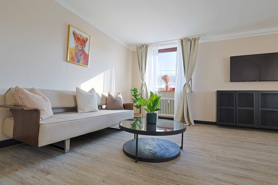 TV and multimedia, Living room, Photo of the whole room, Seating area, Evening entertainment