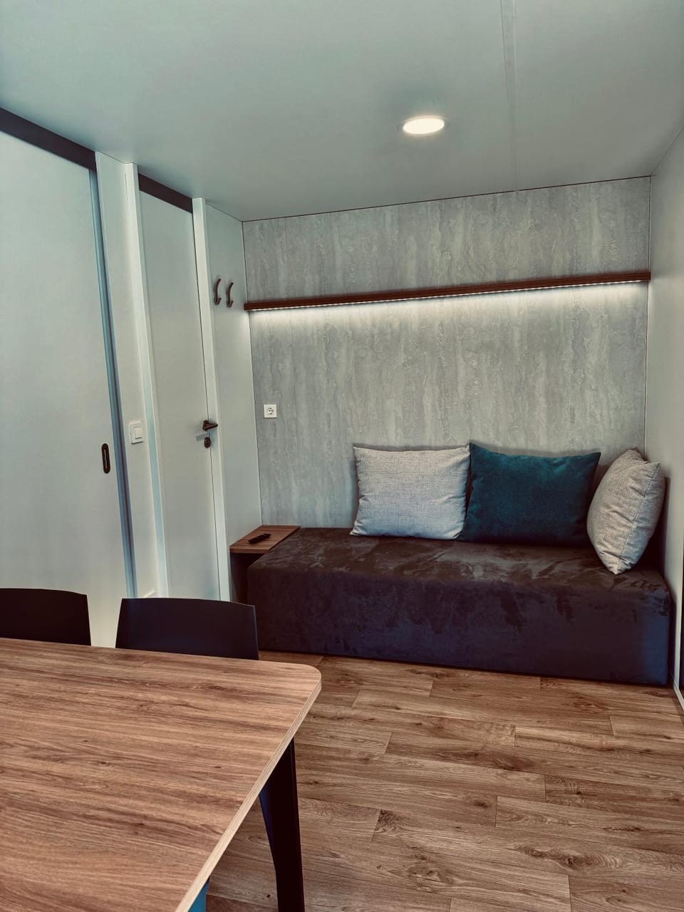 Living room, Seating area, internet