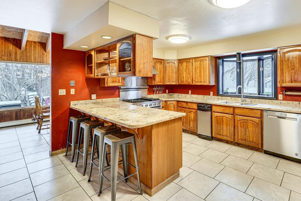 Hike, Ski & Soak! Spacious Anchorage Getaway House in Spenard
