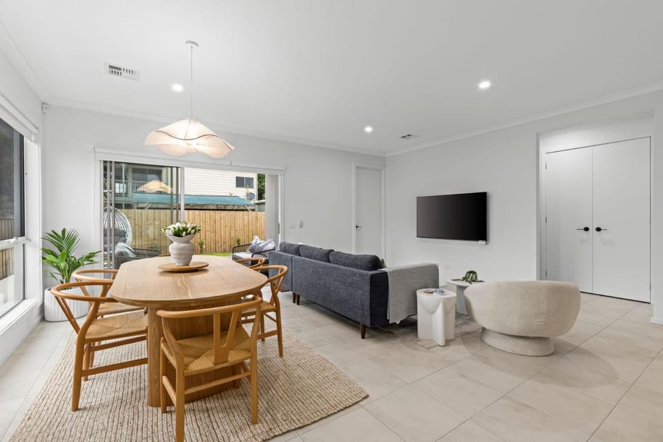 Seating area, Dining area