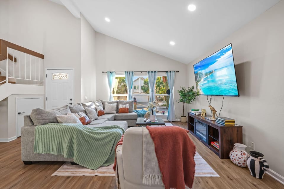 Entire Private Home with 4 Bedrooms 2 Bathrooms Garage, Pool, King Bed, Gated Yard in Rancho Penasquitos, Available Now House in Rancho Penasquitos