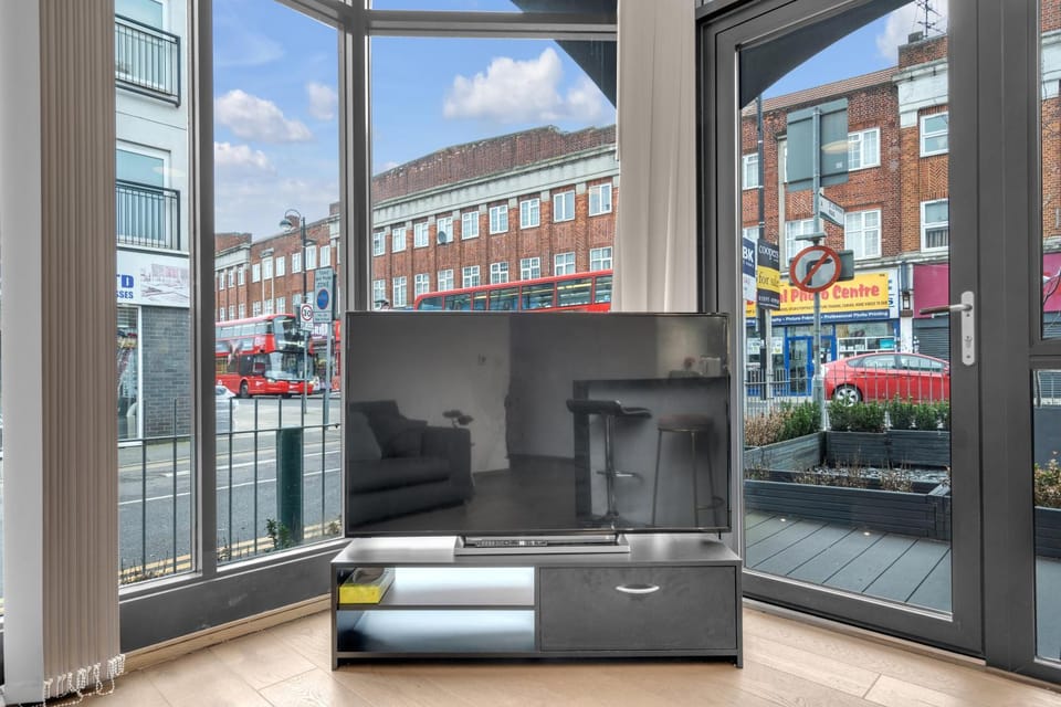 Modern Heathrow Airport Apartment Apartment in London Borough of Hillingdon