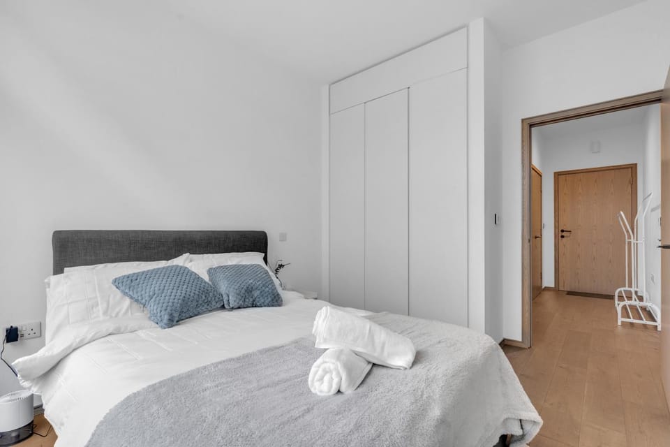 Modern Heathrow Airport Apartment Apartment in London Borough of Hillingdon