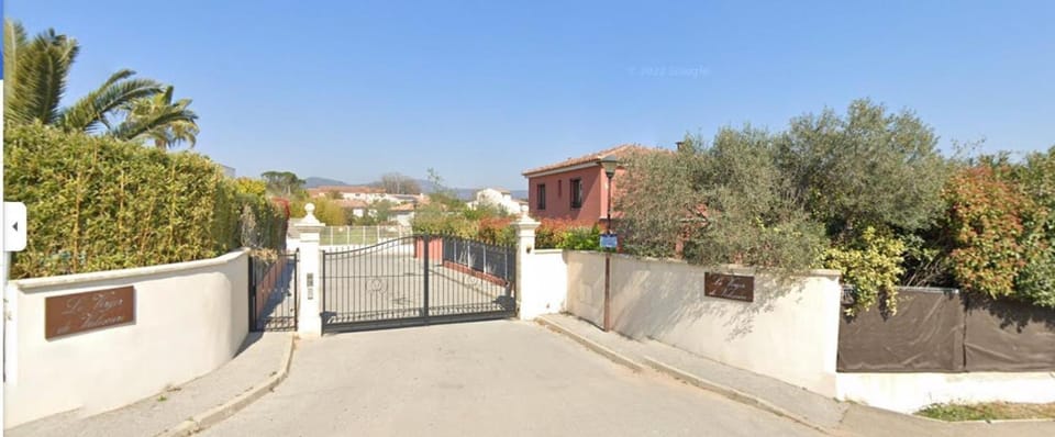 French Riviera Garden Retreat -Villa 1 Bed Villa in Fréjus