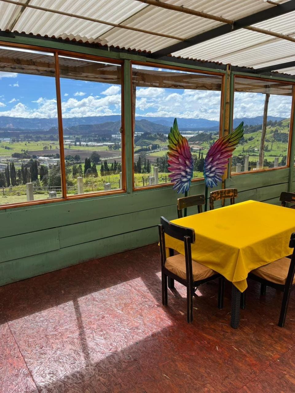 Restaurant/places to eat, Dining area