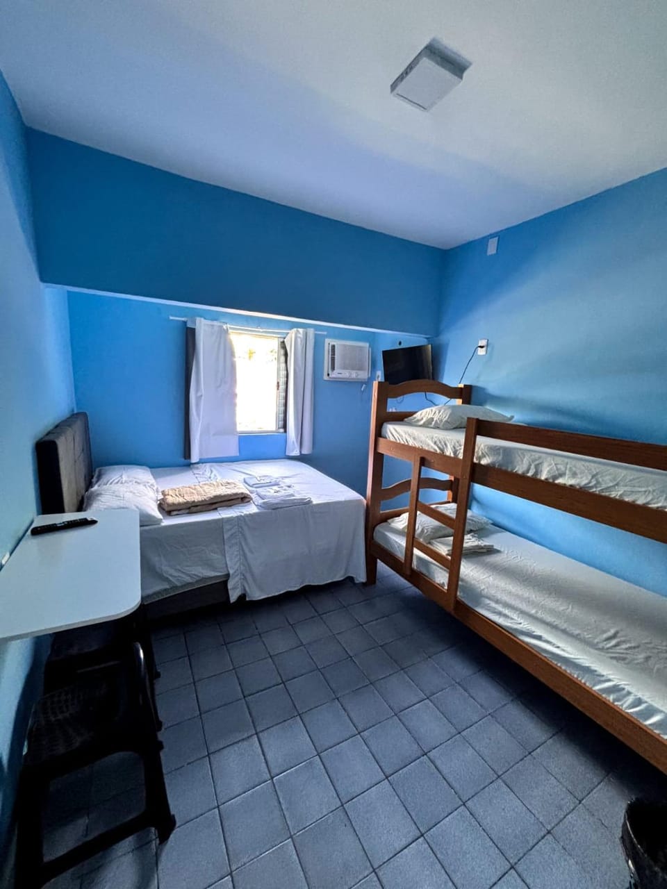 Bed, bunk bed