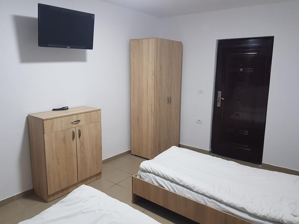 Bed, TV and multimedia, Photo of the whole room, Bedroom, wardrobe