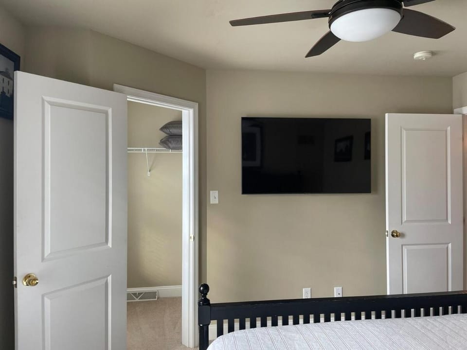 Bedroom, wardrobe