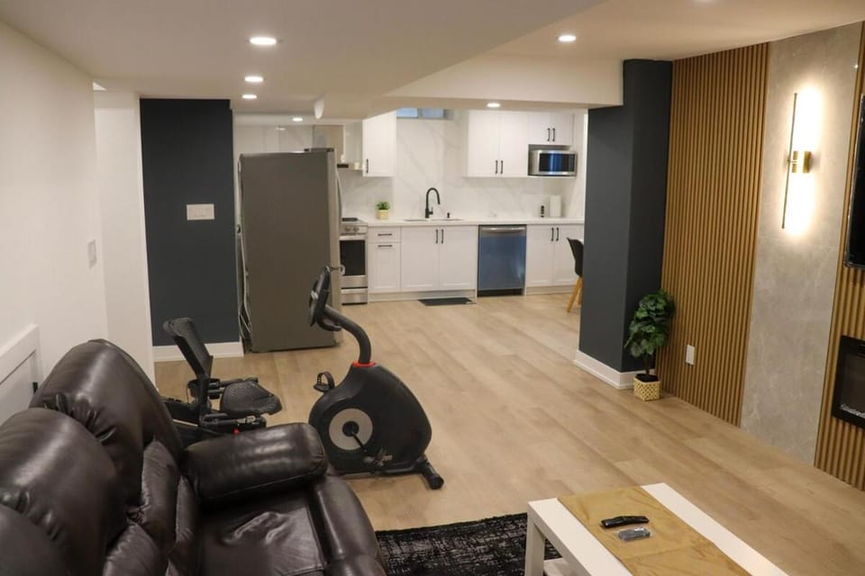 Luxury Brand-New Spacious Apartment in Richmond Hill Apartment in Richmond Hill