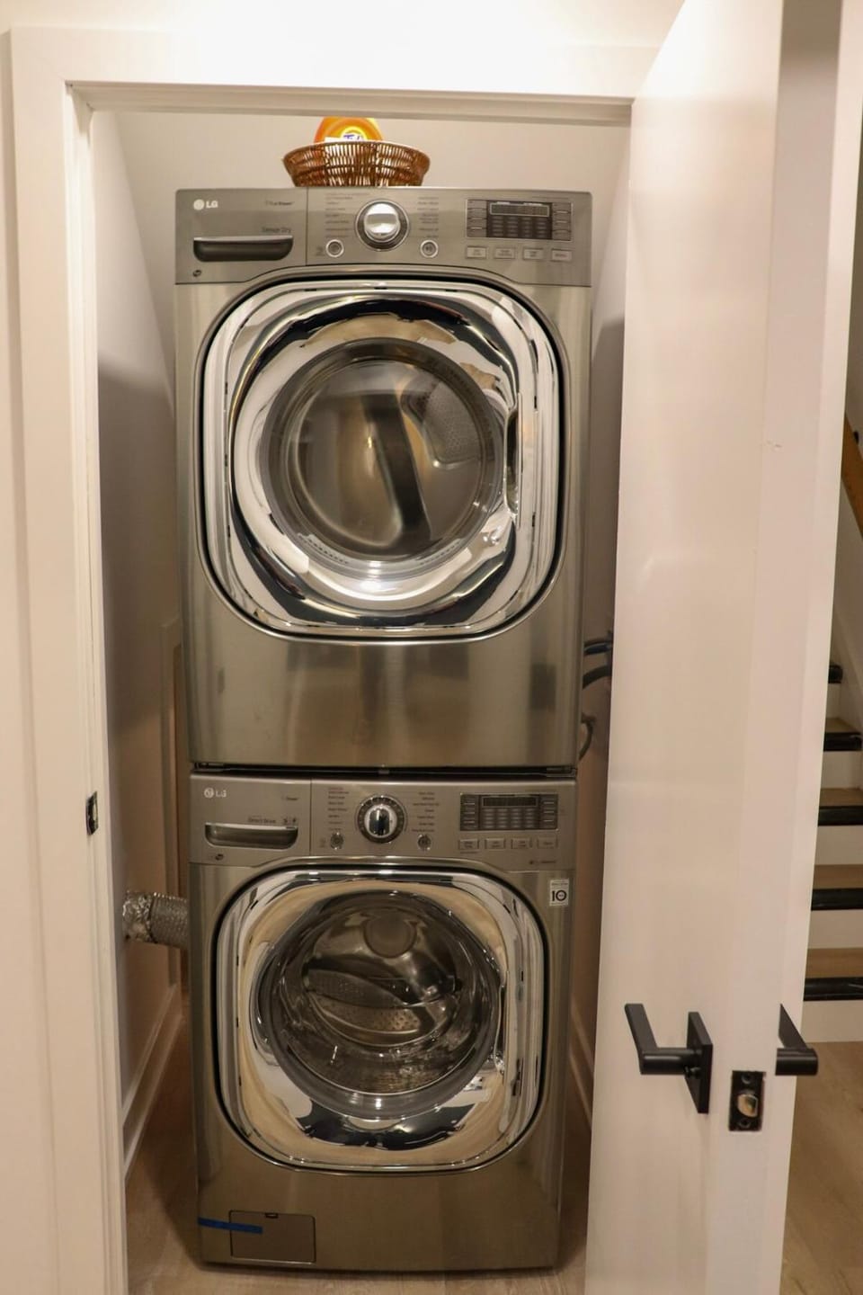 Luxury Brand-New Spacious Apartment in Richmond Hill Apartment in Richmond Hill